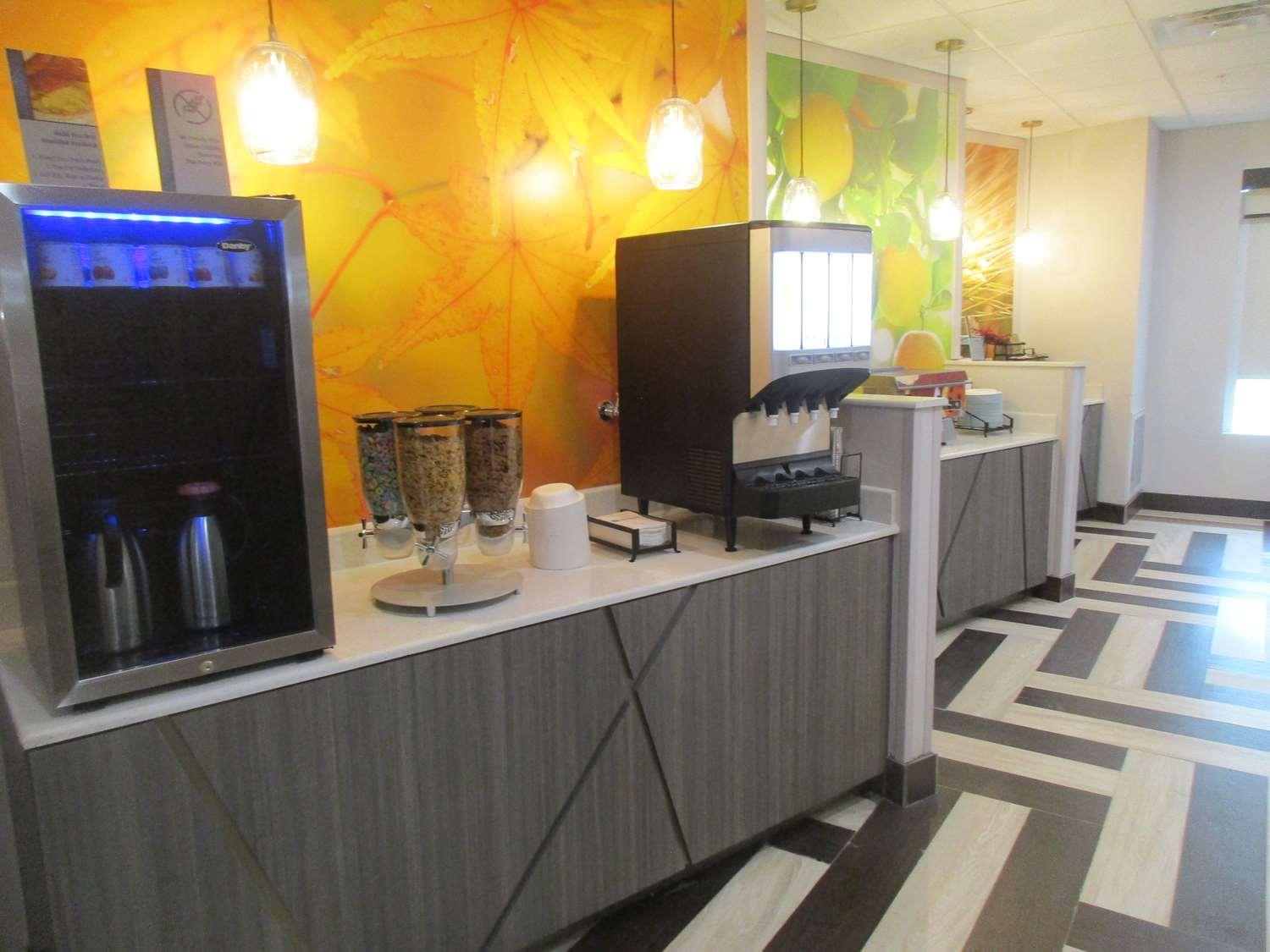 Best Western Green Oaks Inn La Vernia Экстерьер фото